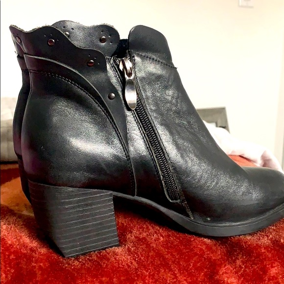 Early winter boots. - Picture 1 of 4